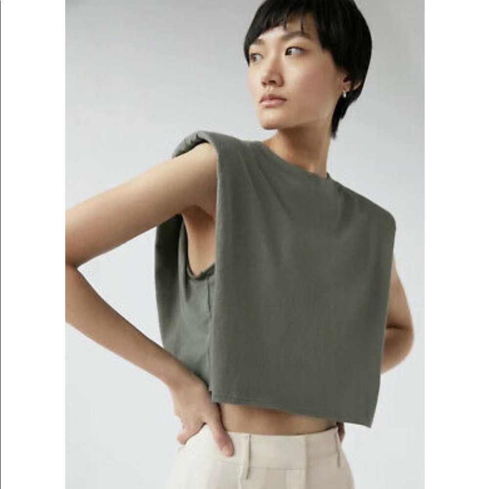 Aritzia Babaton SHOULDER PAD CROPPED T-SHIRT NWOT
